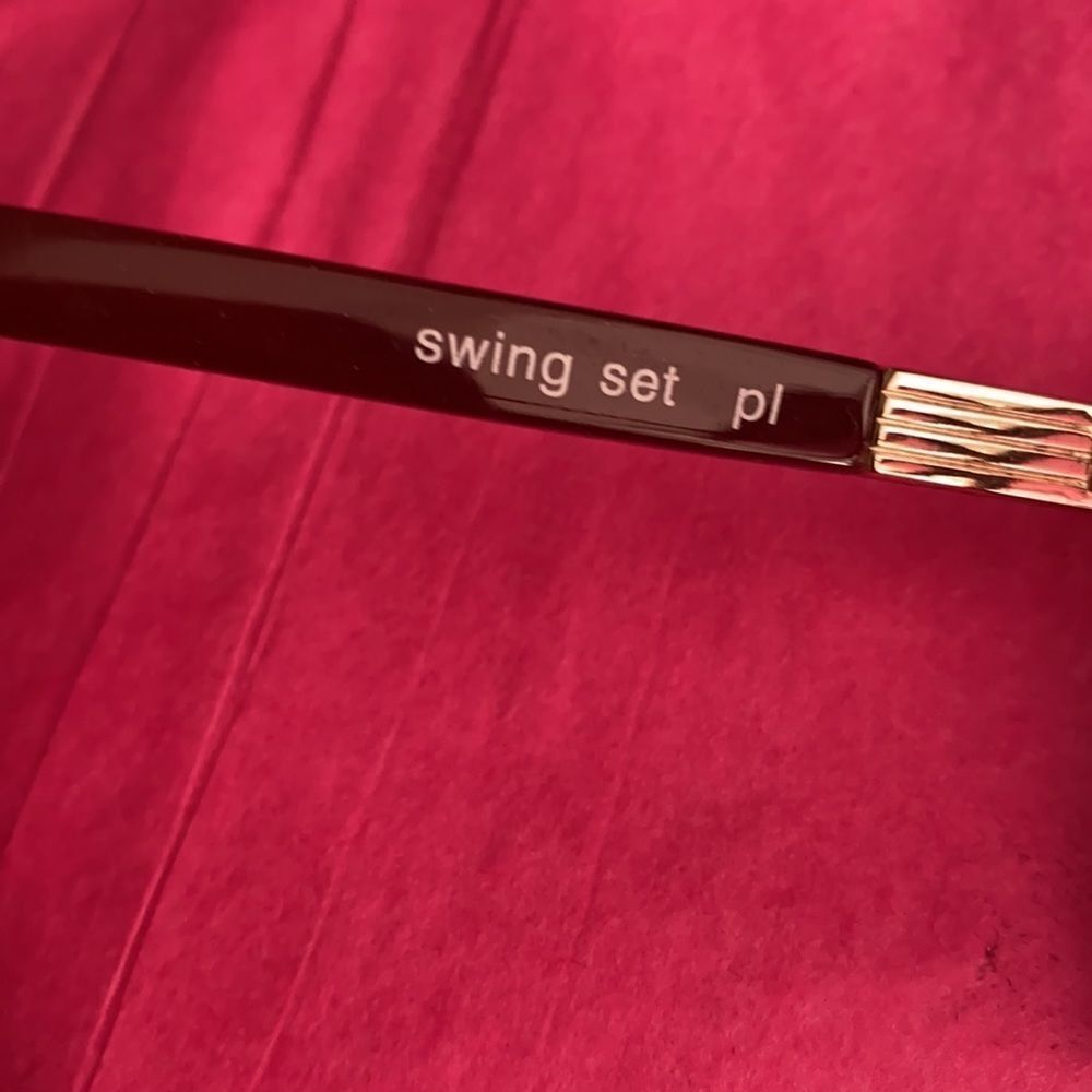 Blinde sunglasses. Large frames. Maroon and gold. - Picture 5 of 6